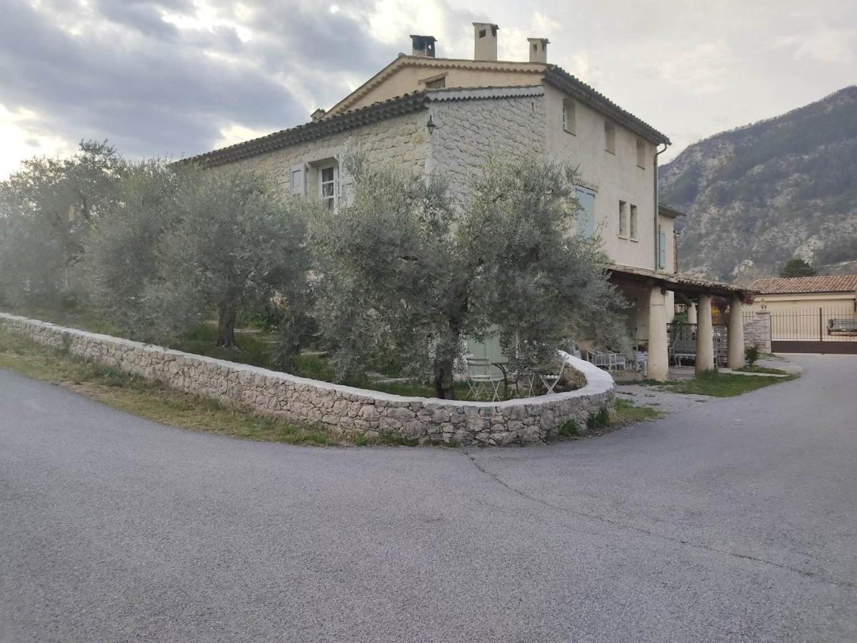 Studio Massacan Entrevaux Luaran gambar